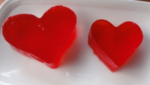 strawberry-lilikoi-jello-hearts